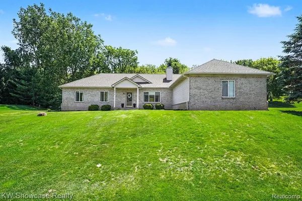 $449,900 | 6030 North Bryan Drive, White Lake, MI 48383