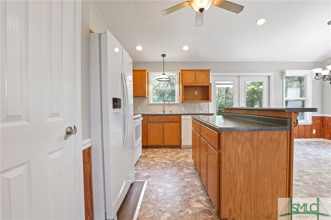 621 Aaron Holland Road Jesup, GA 31545 - Photo 15 of 41 Gallery Image 15