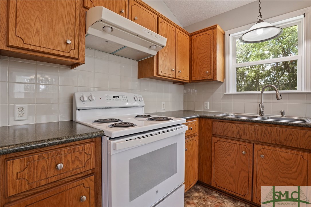 621 Aaron Holland Road Jesup, GA 31545 - Photo 17 of 41 Gallery Image 17