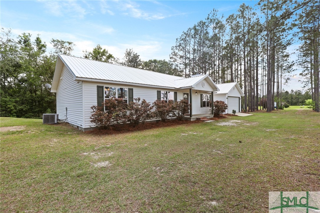 621 Aaron Holland Road Jesup, GA 31545 - Photo 4 of 41 Gallery Image 4