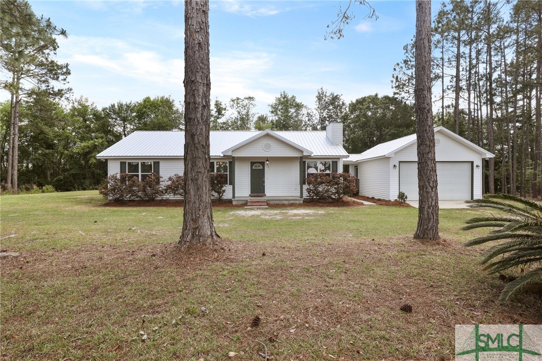 621 Aaron Holland Road Jesup, GA 31545 - Photo 5 of 41 Gallery Image 5