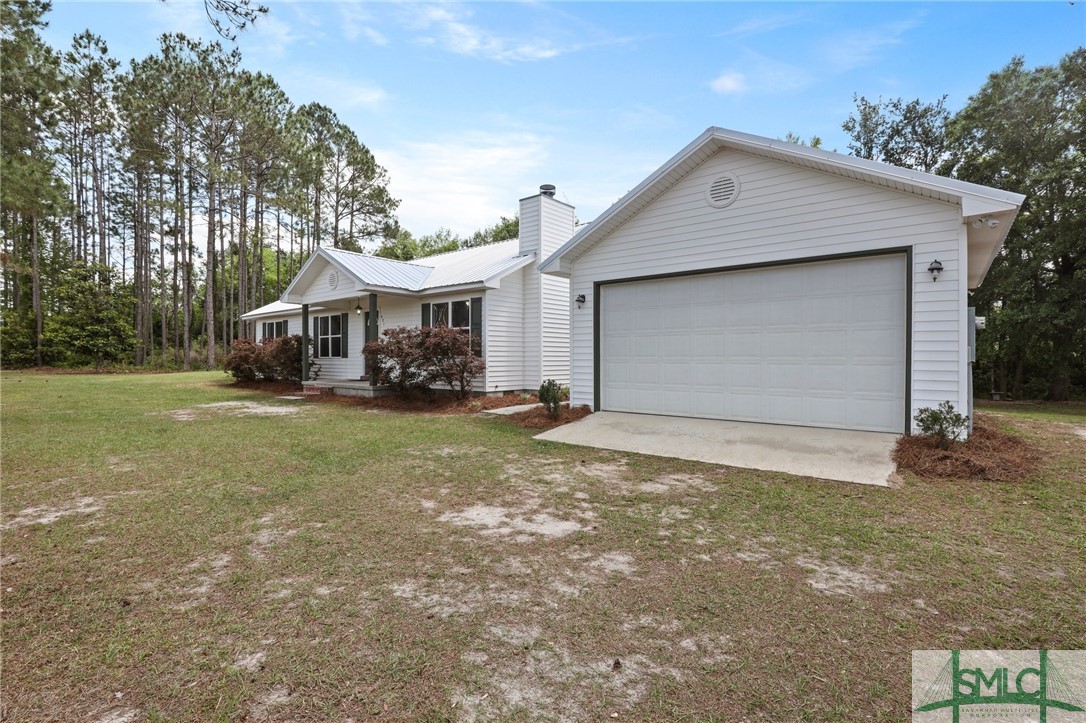 621 Aaron Holland Road Jesup, GA 31545 - Photo 6 of 41 Gallery Image 6