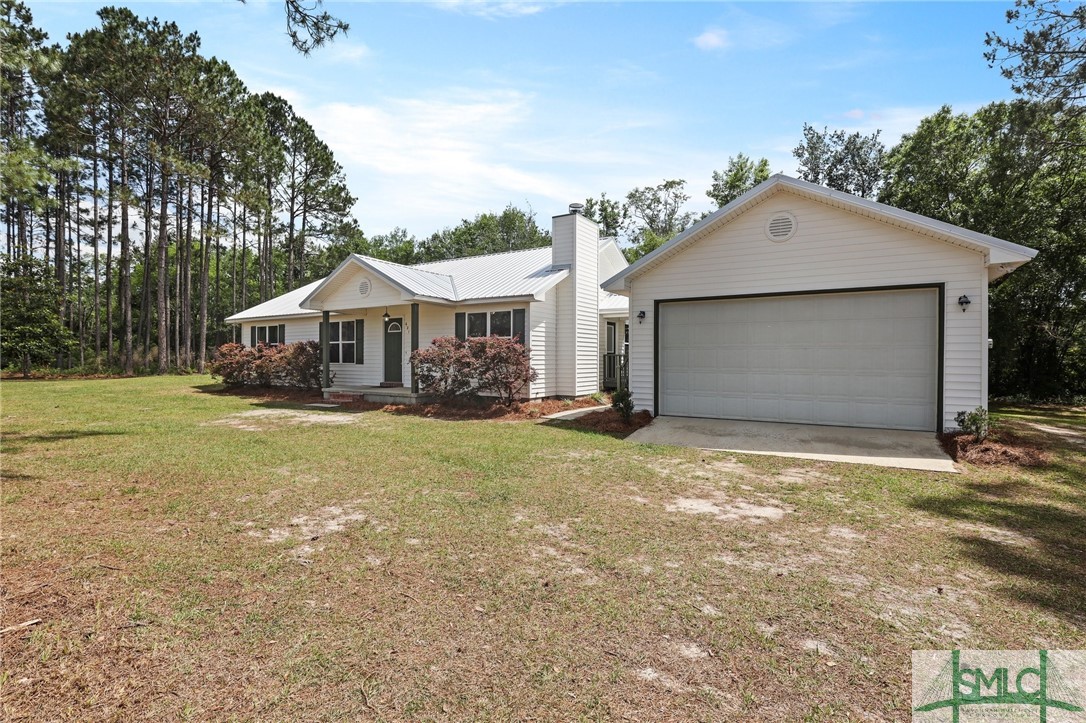 621 Aaron Holland Road Jesup, GA 31545 - Photo 7 of 41 Gallery Image 7