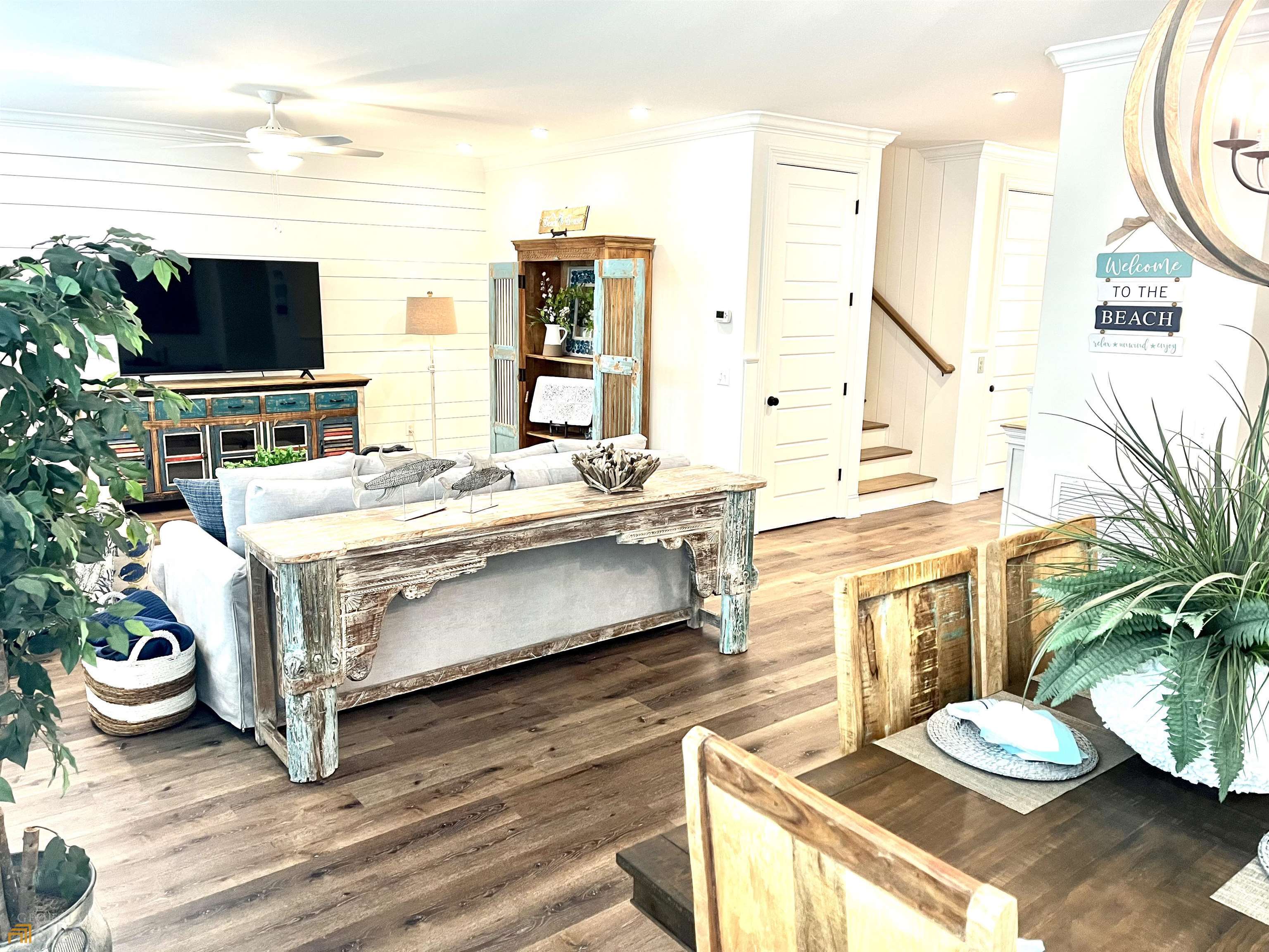 1548 Ocean Boulevard St. Simons, GA 31522 - Photo 11 of 64 a bed room with a bed and a night stand