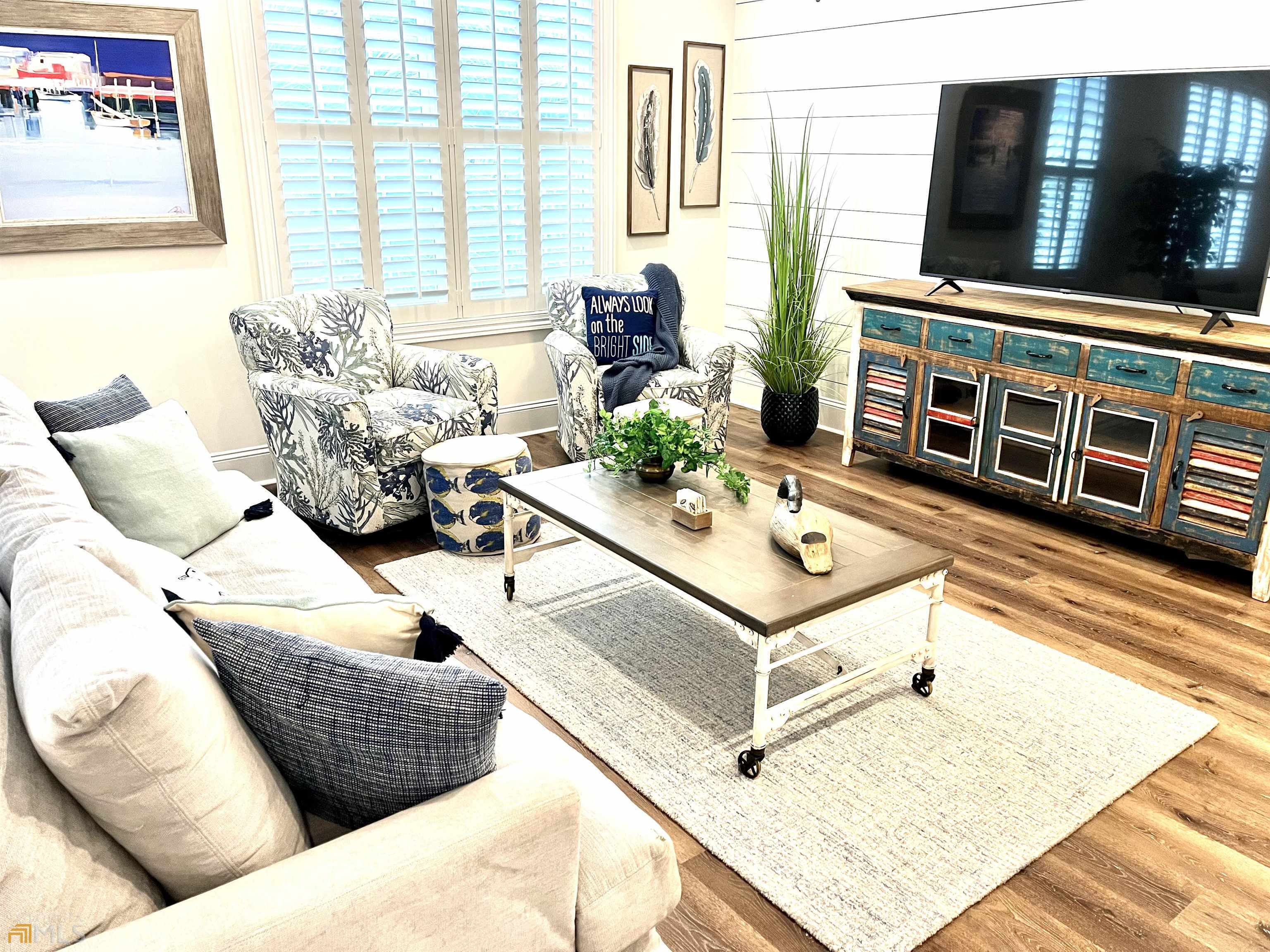 1548 Ocean Boulevard St. Simons, GA 31522 - Photo 16 of 64 a living room with furniture