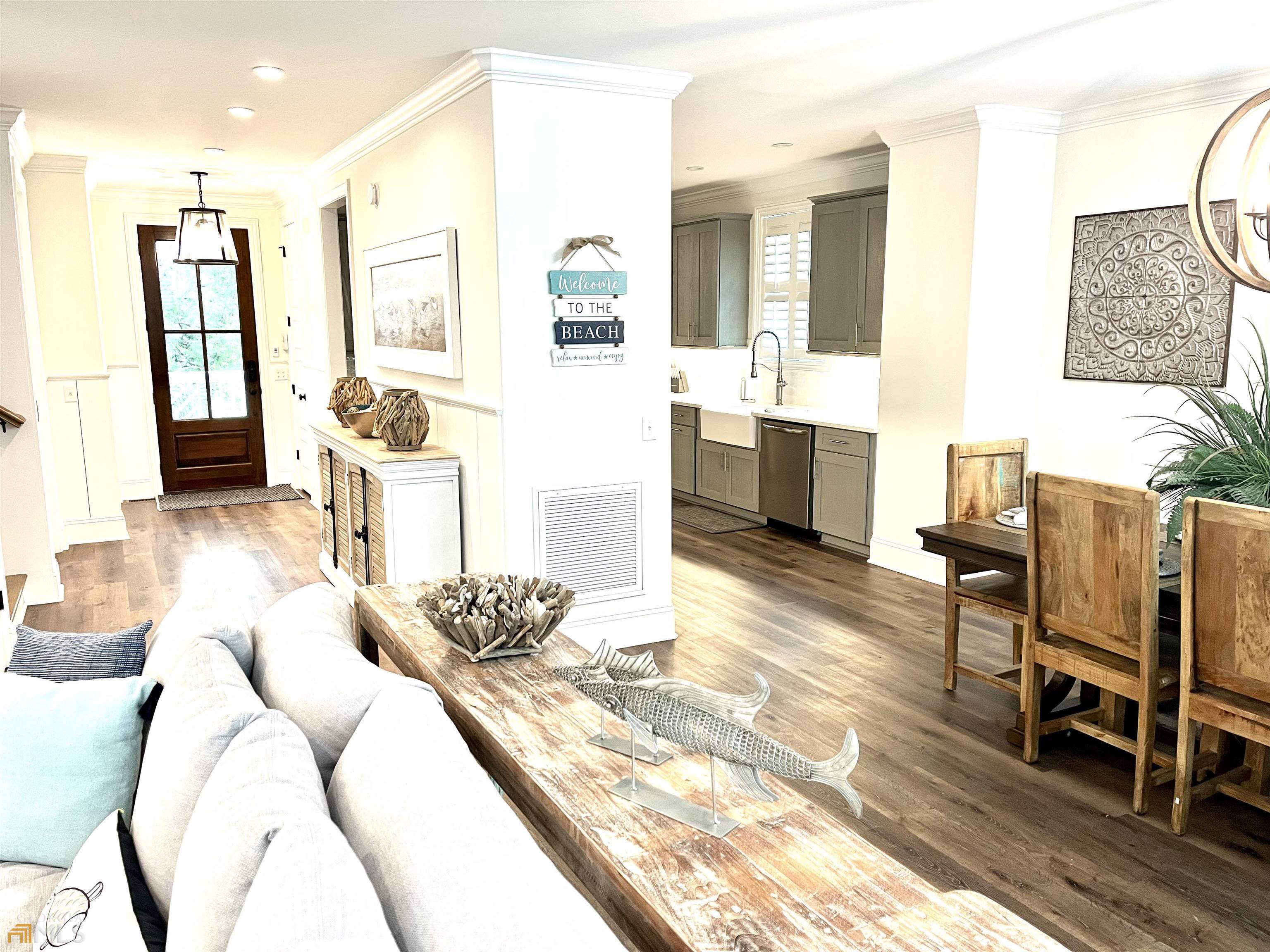 1548 Ocean Boulevard St. Simons, GA 31522 - Photo 19 of 64 a living room with furniture and a table