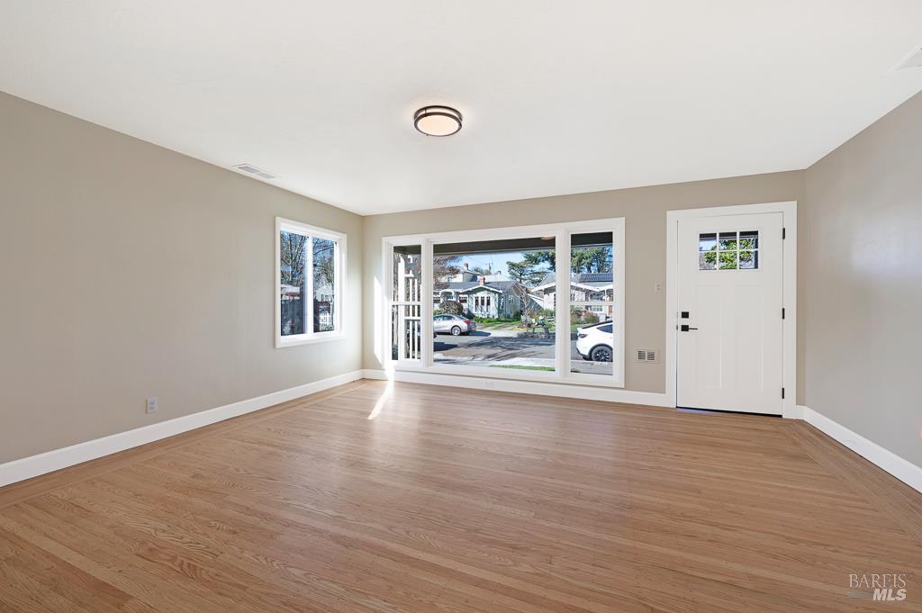 312 Benton Street Santa Rosa, CA 95401 - Photo 5 of 28