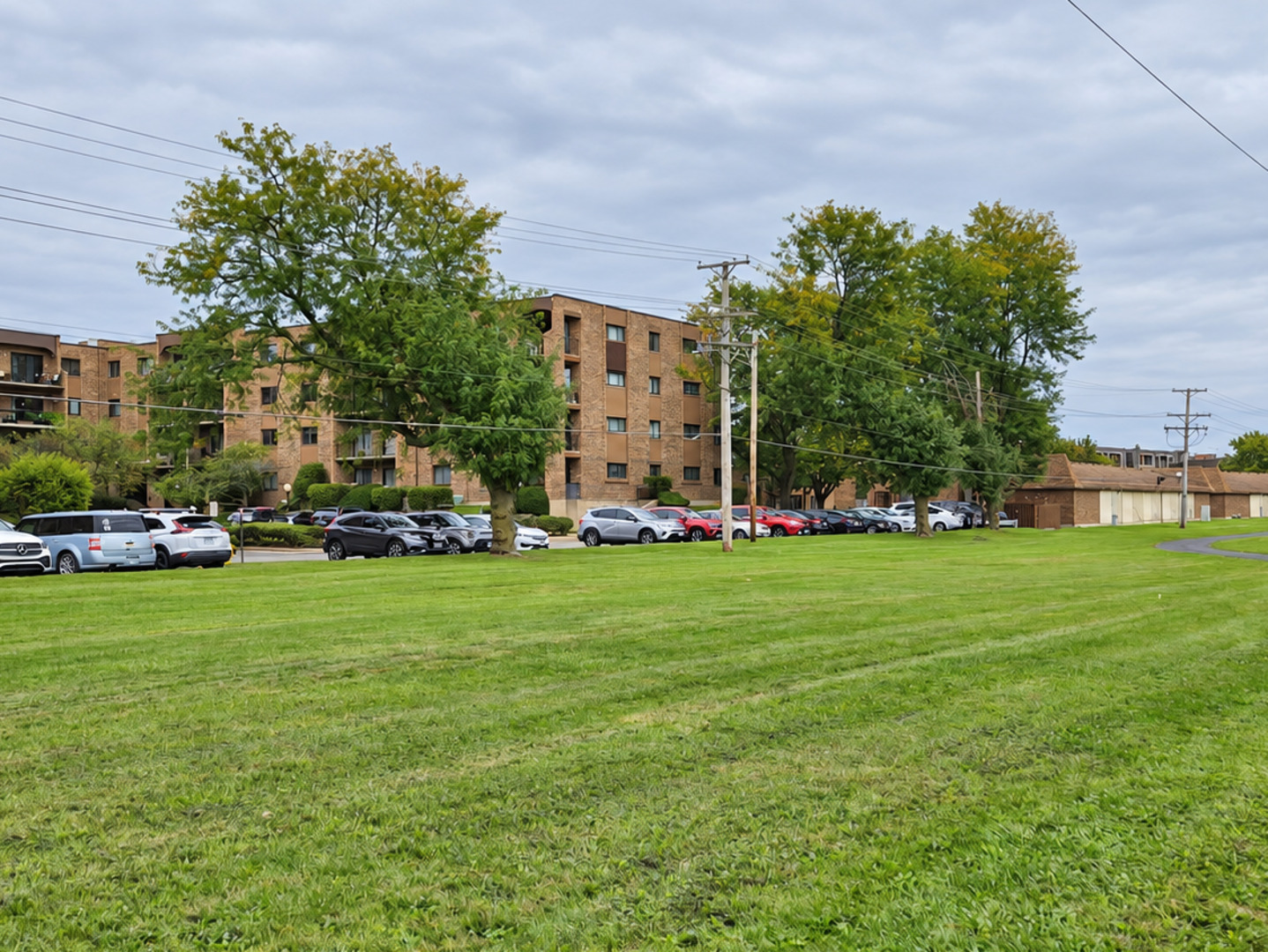 601 West Huntington Commons Road, Unit 313 Mount Prospect, IL 60056 - Photo 22 of 22 Gallery Image 22