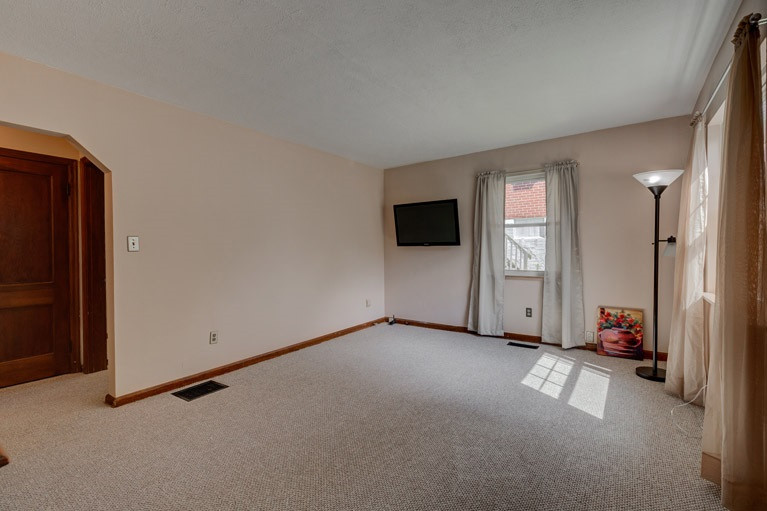 355 Riddle Place Newport, KY 41071 - Photo 3 of 15 Gallery Image 3