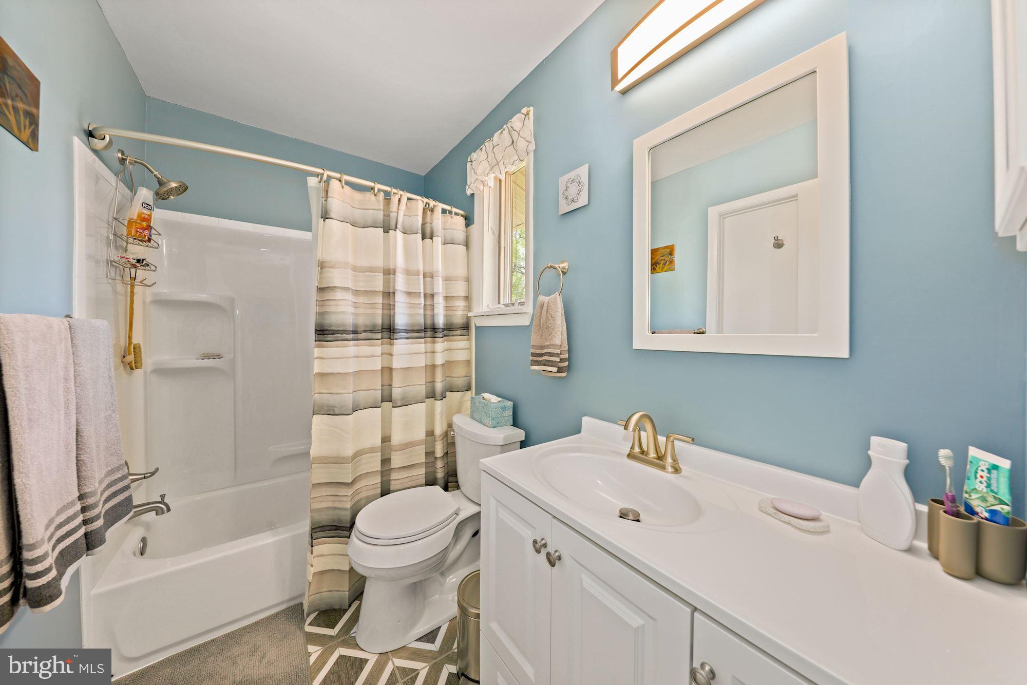 4105 Dahill Road Silver Spring, MD 20906 - Photo 20 of 31 Full bath on upper level