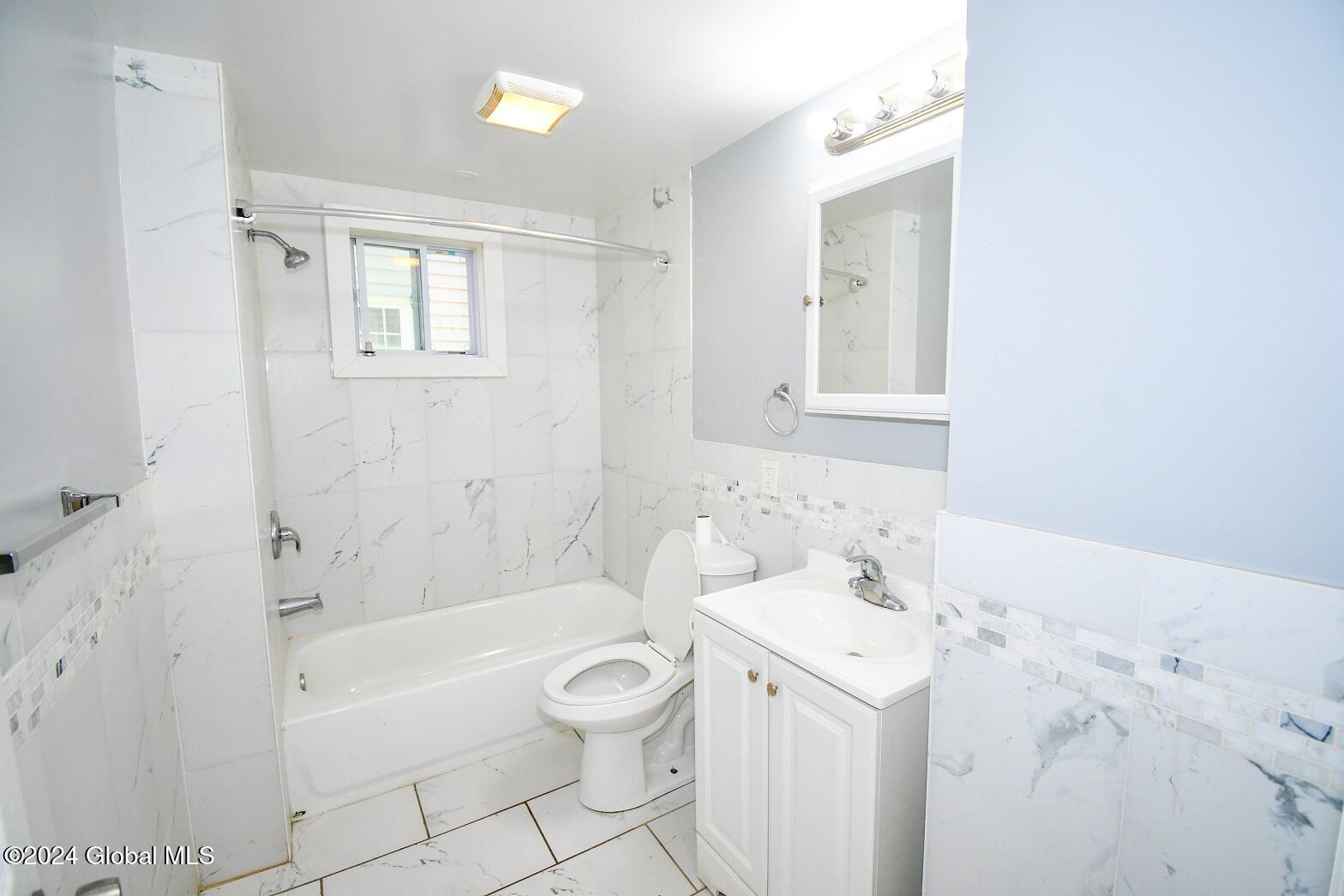 21 Hawk Street Schenectady, NY 12307 - Photo 11 of 79 DSC_8372