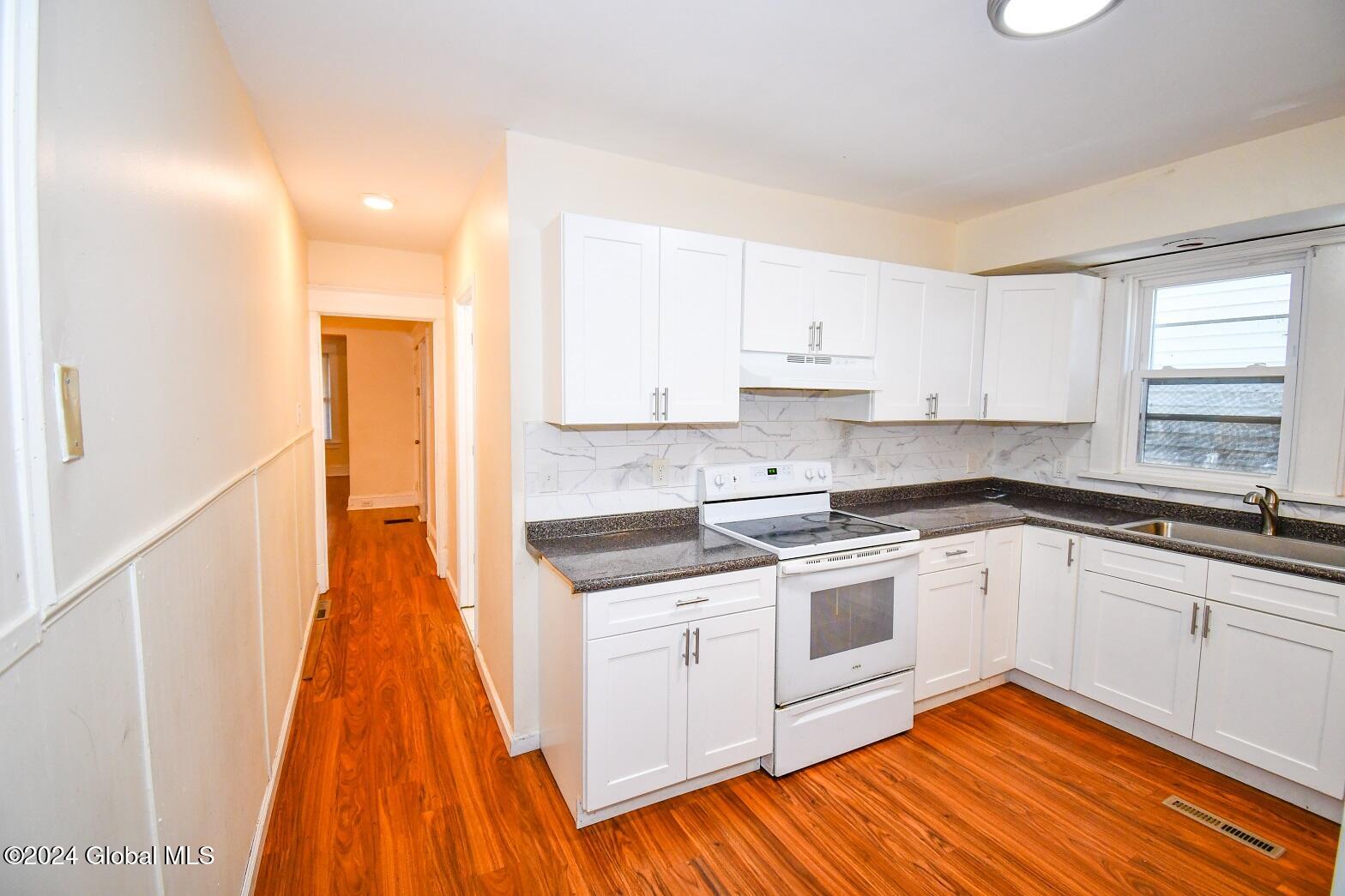 21 Hawk Street Schenectady, NY 12307 - Photo 14 of 79 DSC_8397