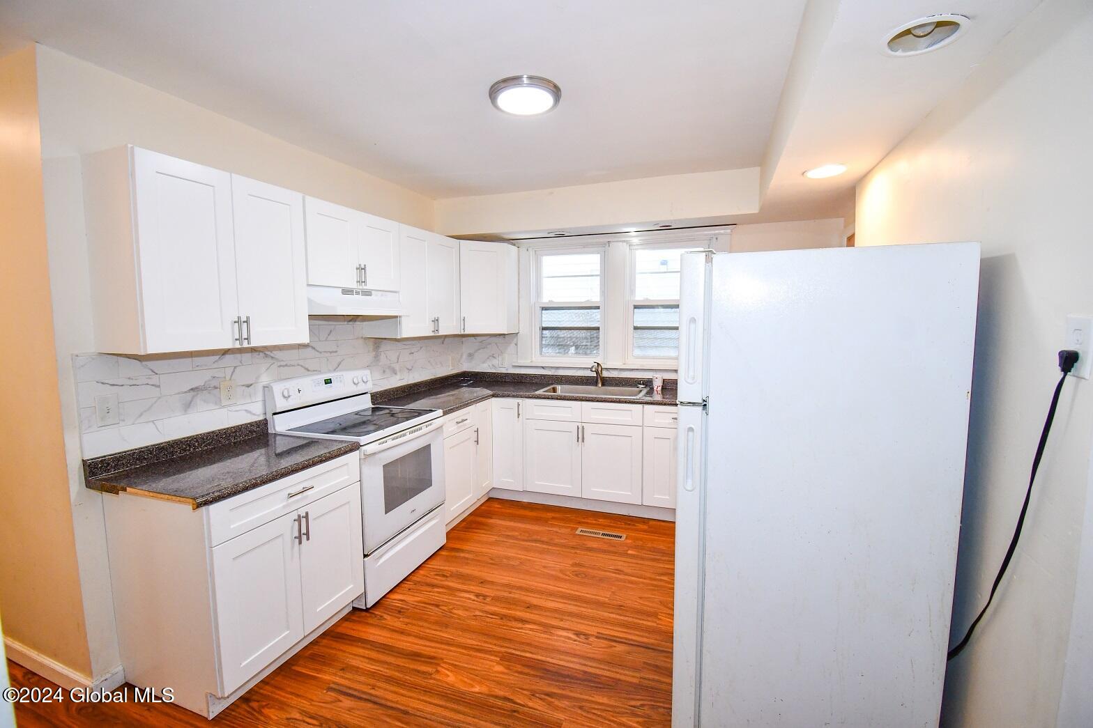 21 Hawk Street Schenectady, NY 12307 - Photo 15 of 79 DSC_8394