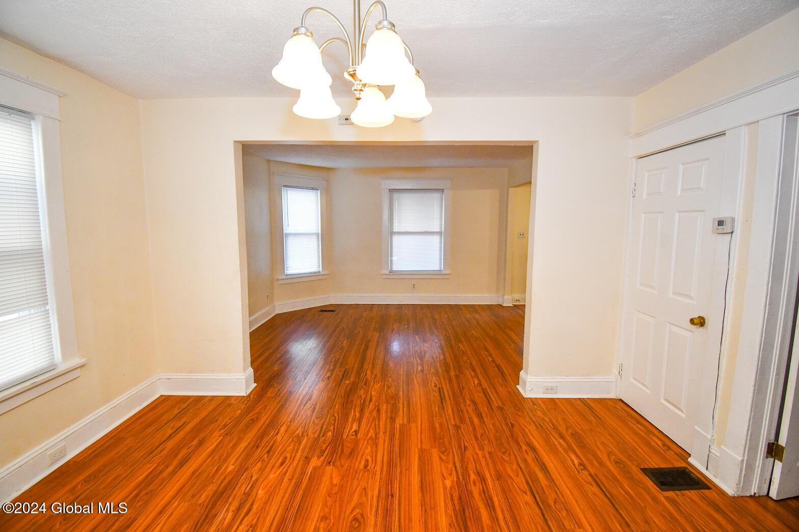 21 Hawk Street Schenectady, NY 12307 - Photo 5 of 79 DSC_8360