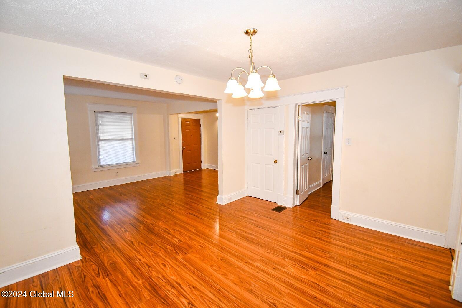 21 Hawk Street Schenectady, NY 12307 - Photo 6 of 79 DSC_8400