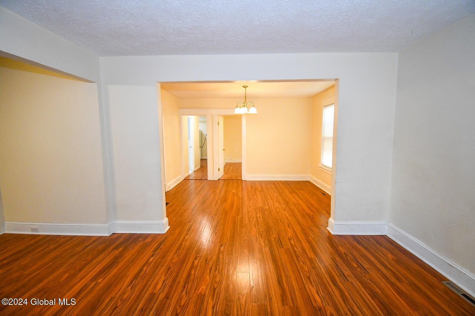 21 Hawk Street Schenectady, NY 12307 - Photo 7 of 79 DSC_8359