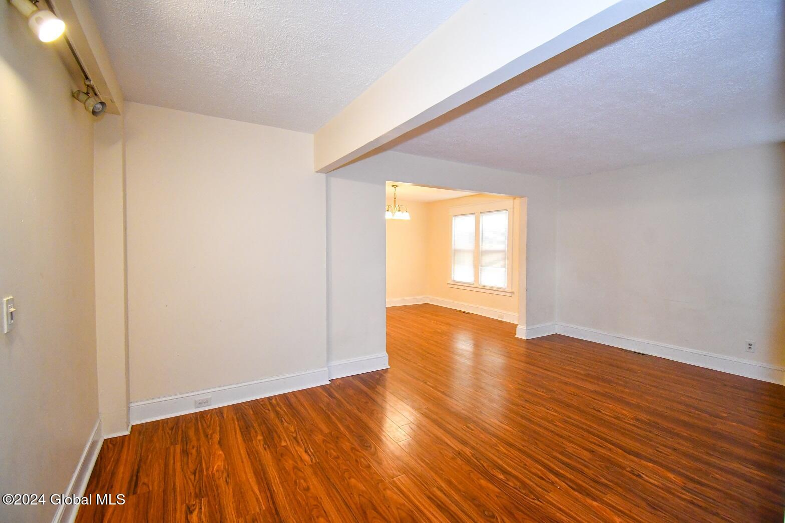 21 Hawk Street Schenectady, NY 12307 - Photo 8 of 79 DSC_8355