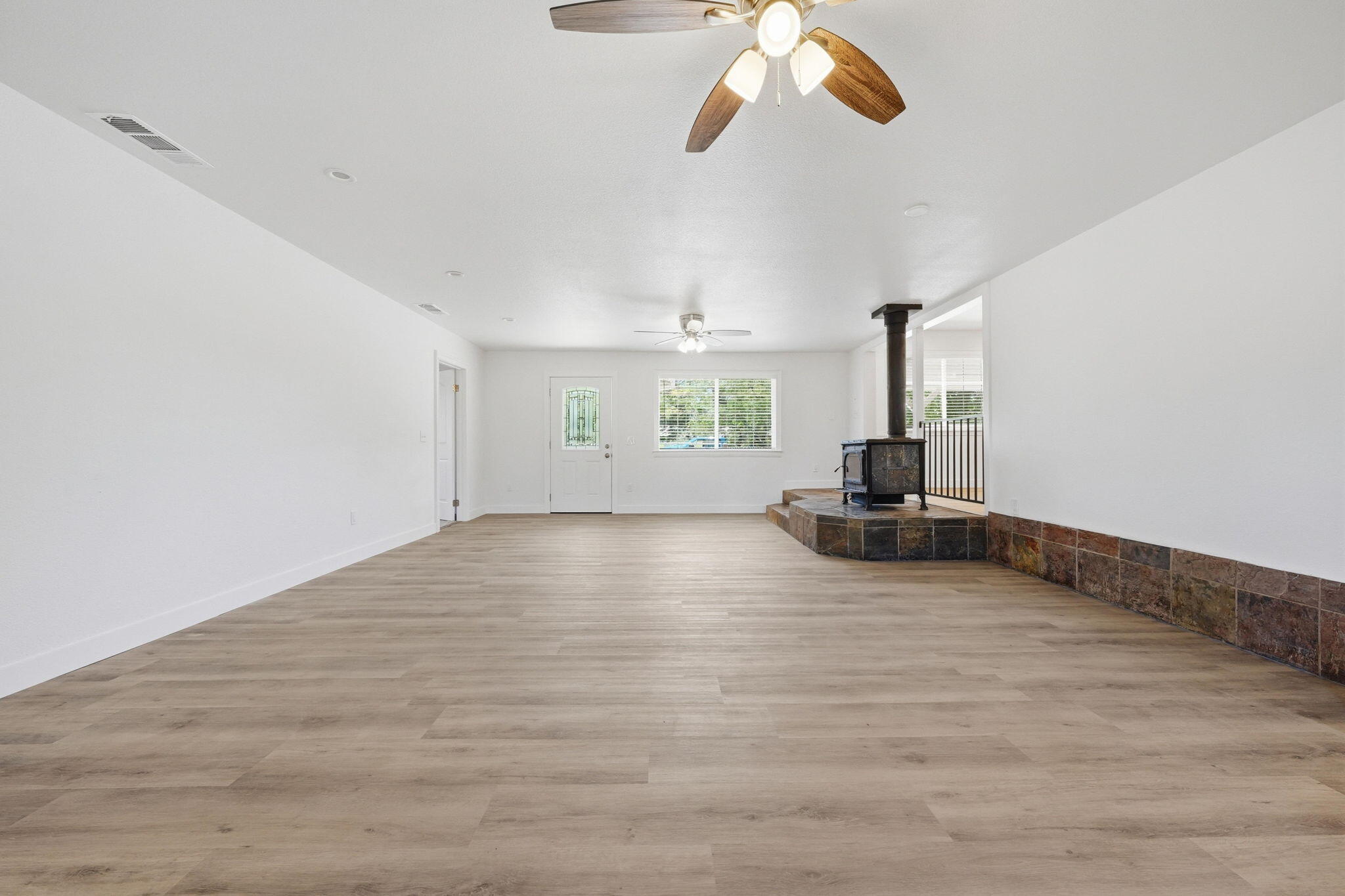 15644 Cloverdale Road Anderson, CA 96007 - Photo 10 of 61 15644 Cloverdale