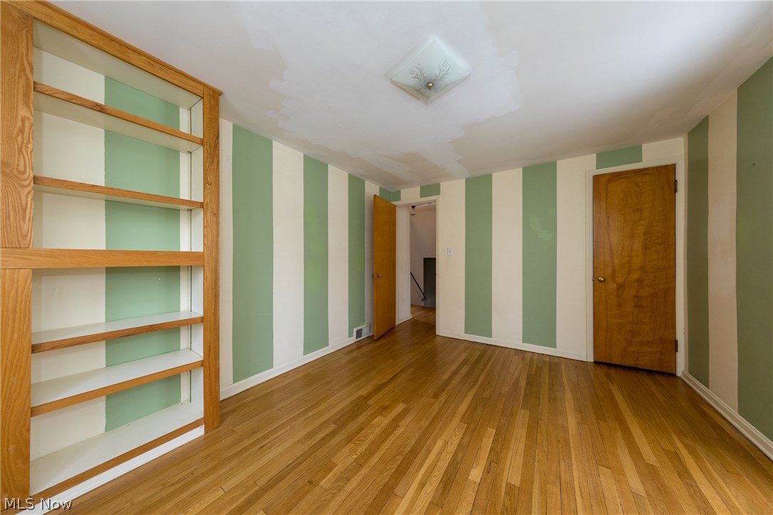2369 Charney Road Cleveland, OH 44118 - Photo 20 of 33