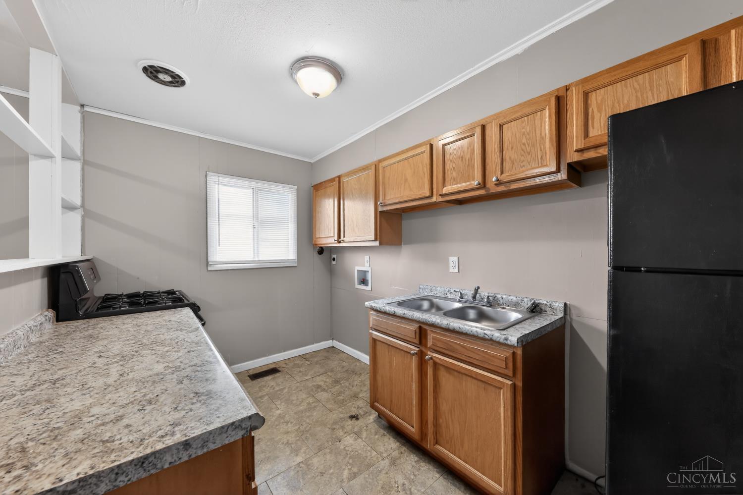 9570 Pippin Road Cincinnati, OH 45231 - Photo 11 of 30