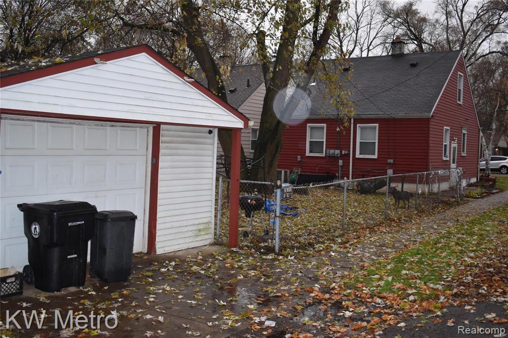 16060 Sumner Redford, MI 48239 - Photo 4 of 33