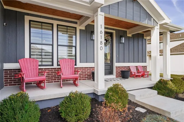 $725,000 | 16180 West 165th Terrace, Olathe, KS 66062