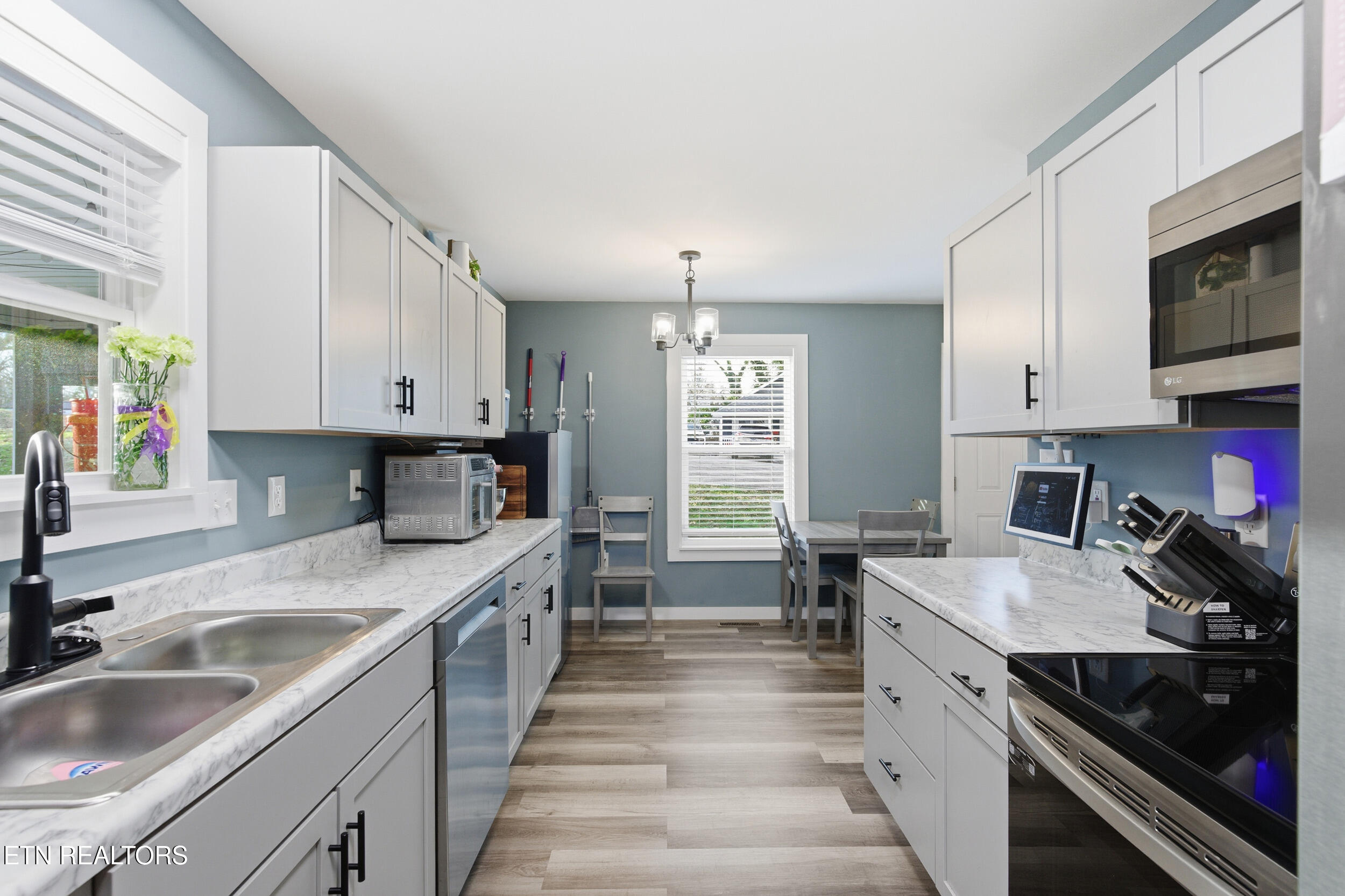 105 Waddell Place Oak Ridge, TN 37830 - Photo 16 of 32 knox_view_media_105_waddell_pl_0056