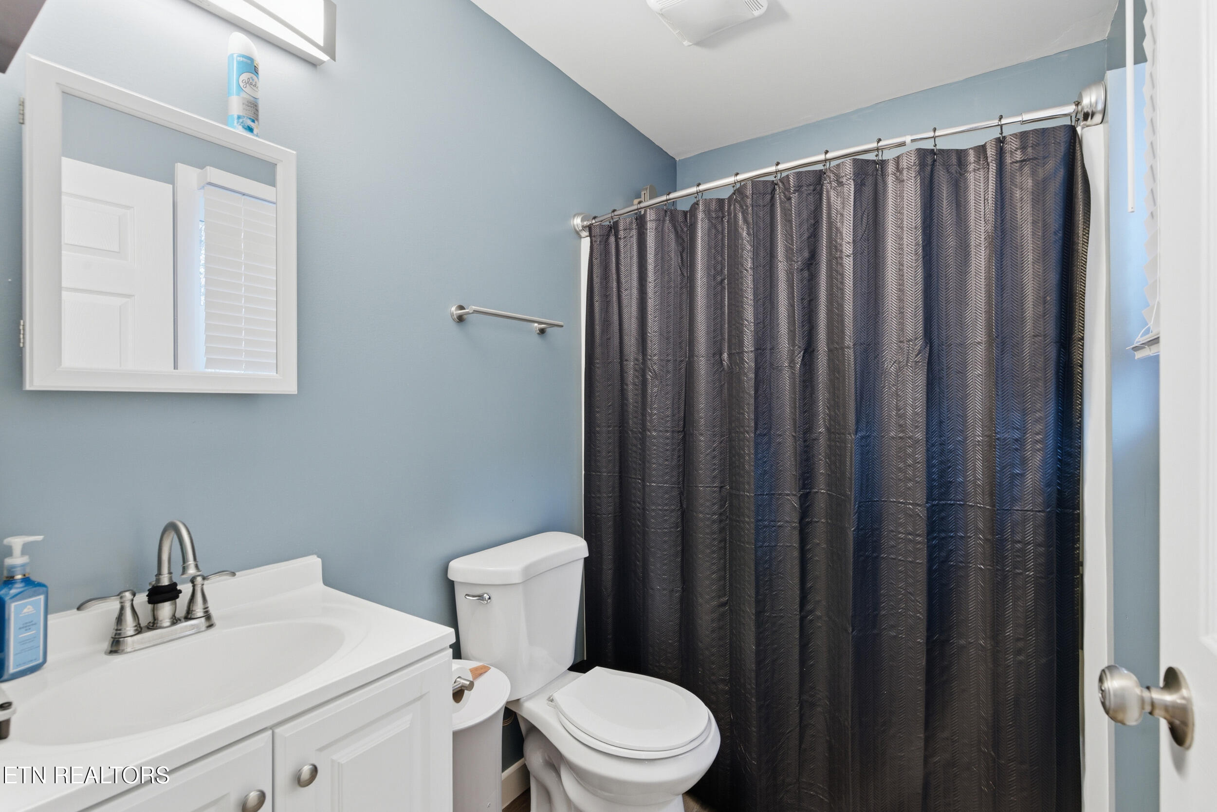 105 Waddell Place Oak Ridge, TN 37830 - Photo 20 of 32 knox_view_media_105_waddell_pl_0068