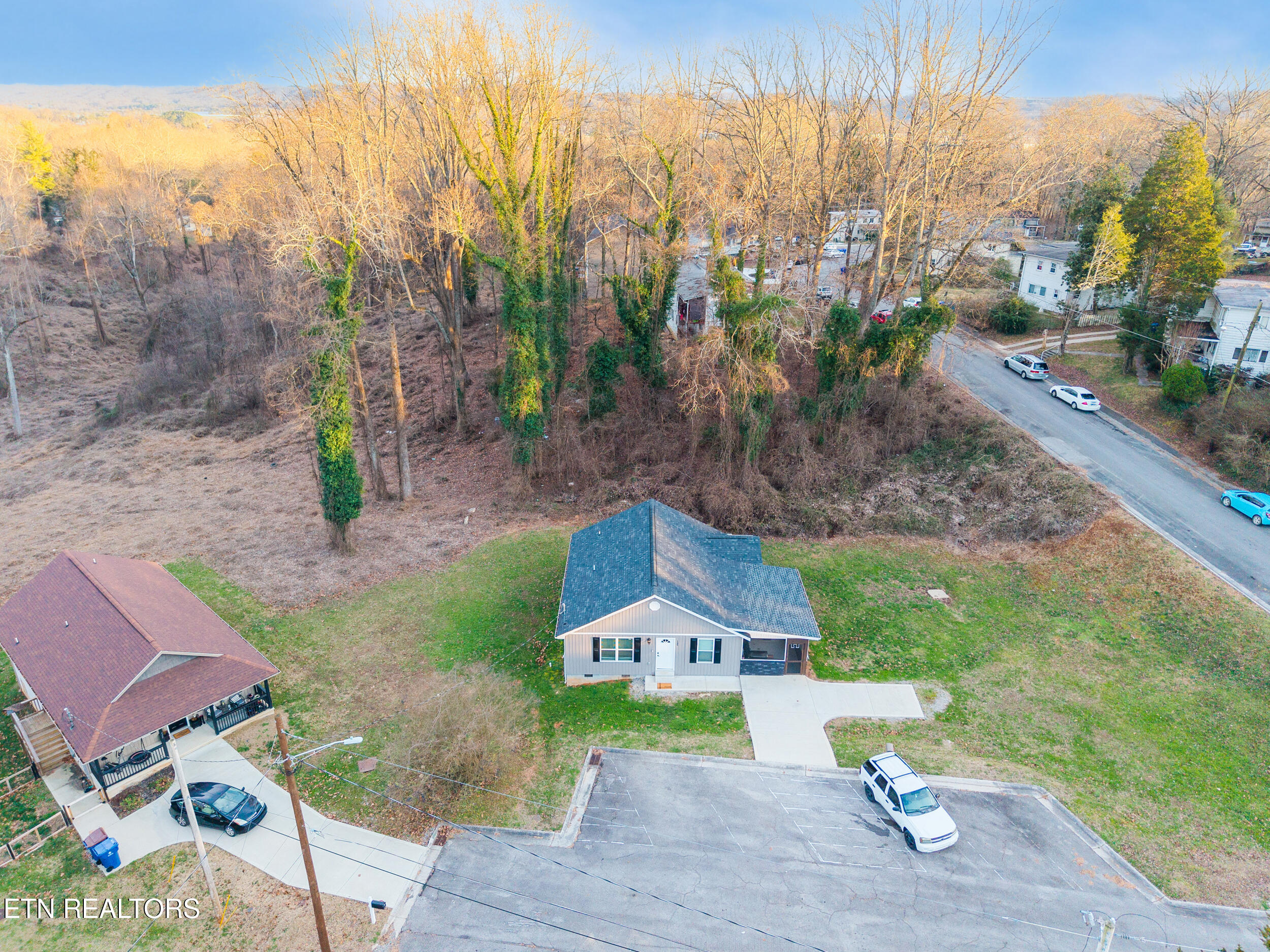 105 Waddell Place Oak Ridge, TN 37830 - Photo 28 of 32 knox_view_media_105_waddell_pl_0016