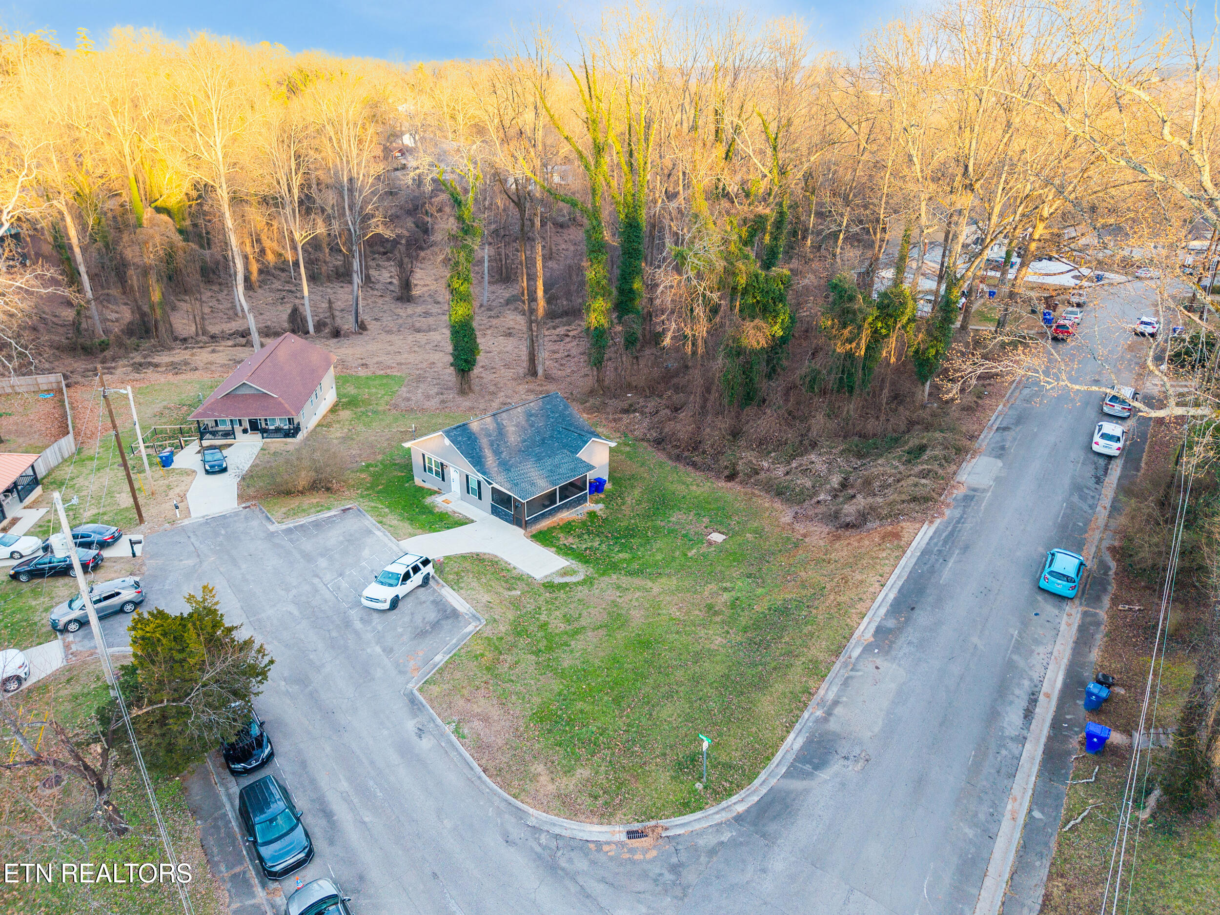 105 Waddell Place Oak Ridge, TN 37830 - Photo 29 of 32 knox_view_media_105_waddell_pl_0019