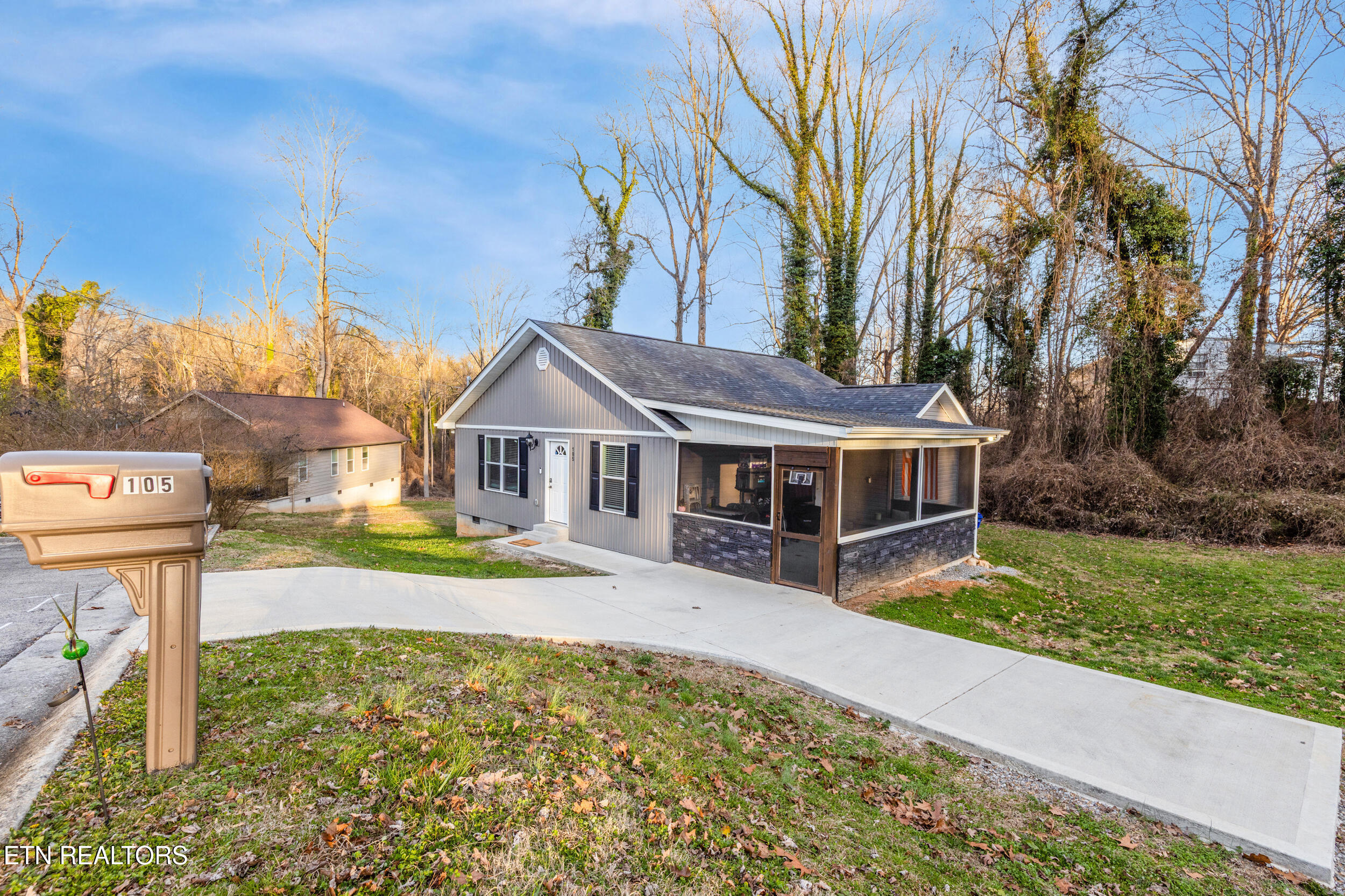 105 Waddell Place Oak Ridge, TN 37830 - Photo 3 of 32 knox_view_media_105_waddell_pl_0004