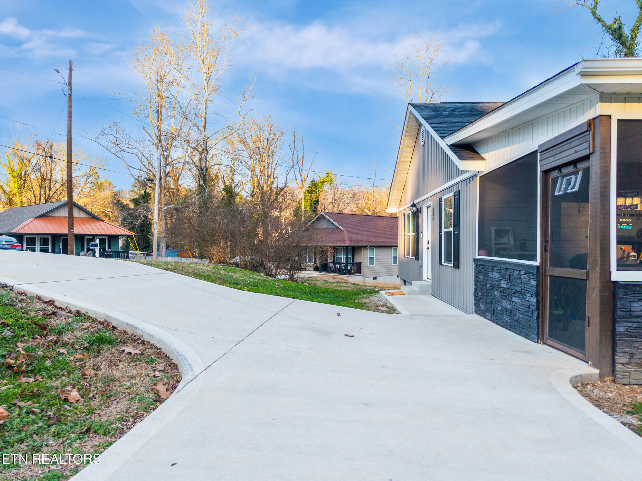 105 Waddell Place Oak Ridge, TN 37830 - Photo 4 of 32 knox_view_media_105_waddell_pl_0007