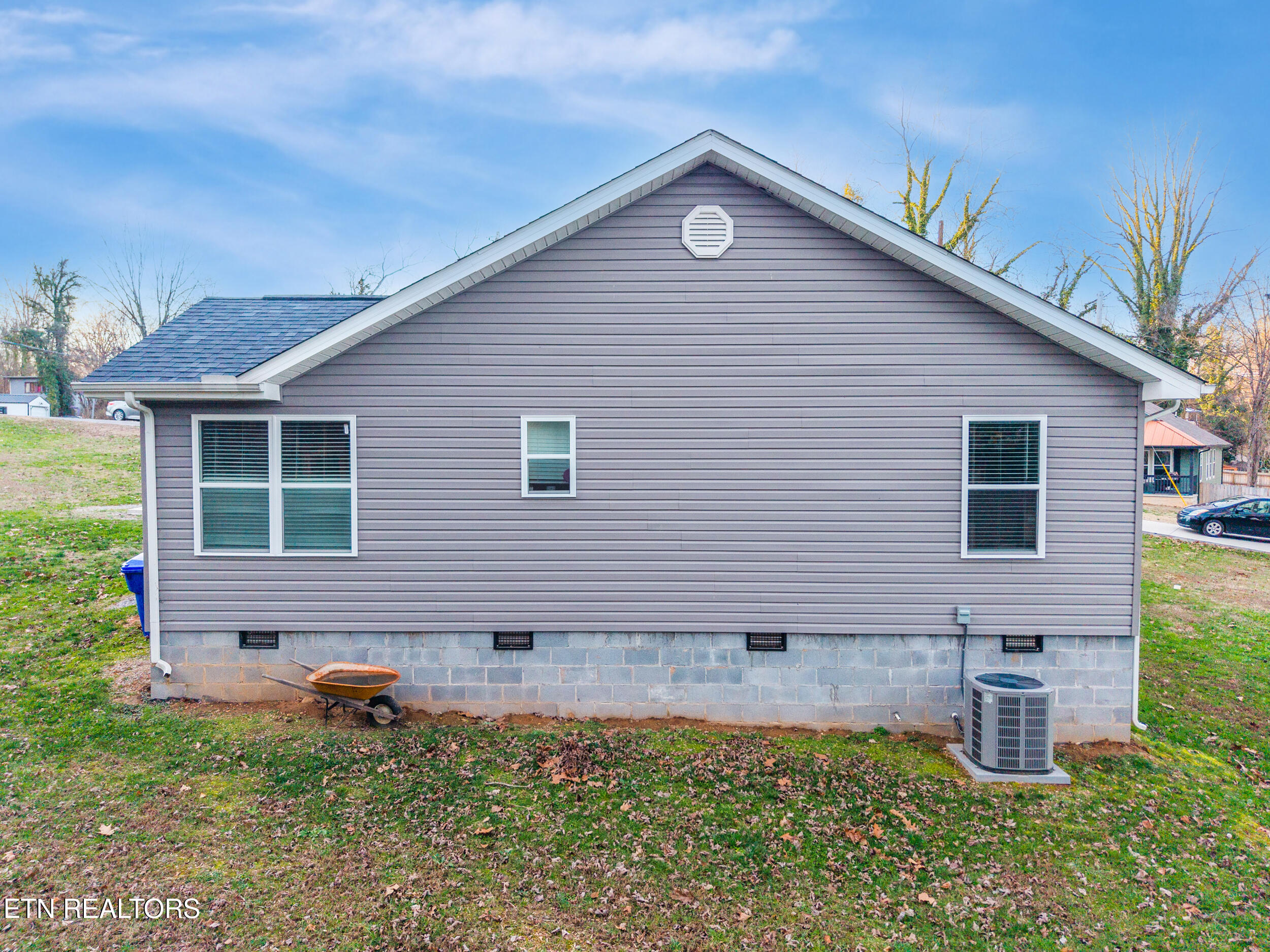 105 Waddell Place Oak Ridge, TN 37830 - Photo 5 of 32 knox_view_media_105_waddell_pl_0013