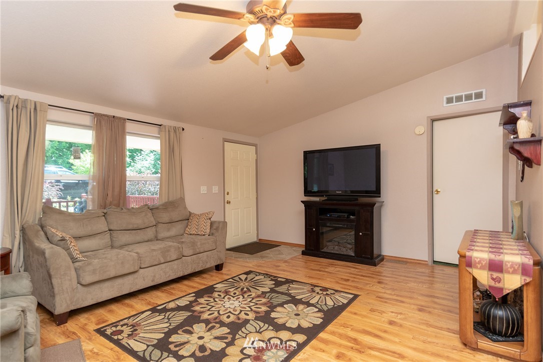 110-156 Rawlins Road Winlock, WA 98596 - Photo 2 of 20