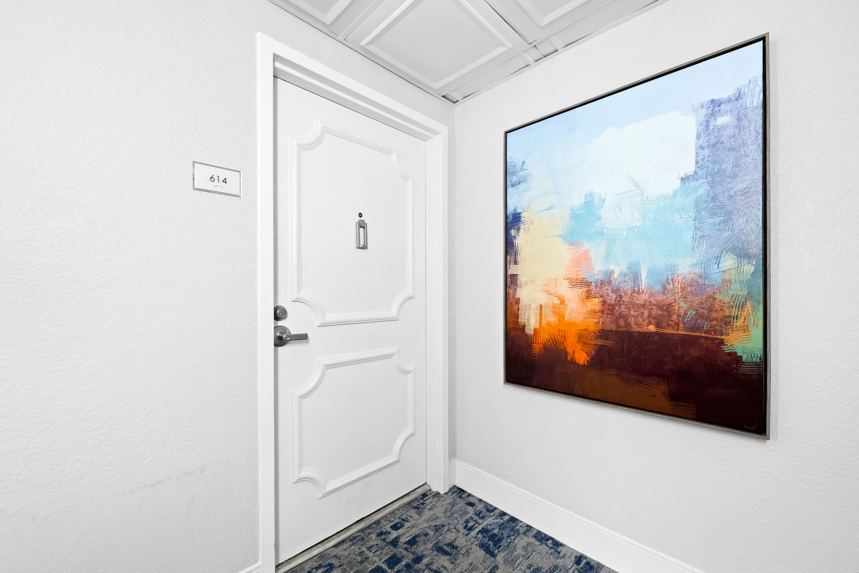 899 Jeffery Street, Unit 614 Boca Raton, FL 33487 - Photo 29 of 60 a view of a hallway