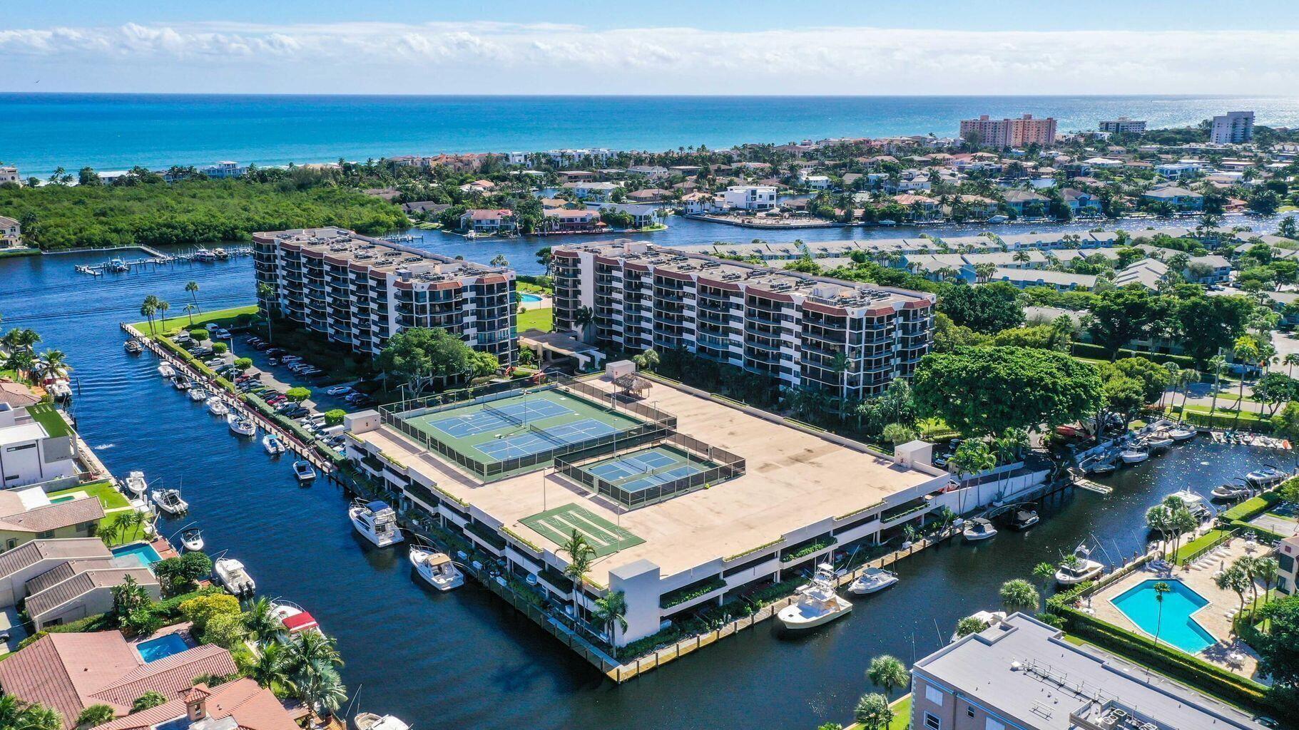 899 Jeffery Street, Unit 614 Boca Raton, FL 33487 - Photo 59 of 60 an aerial view of a tennis ground and a terrace