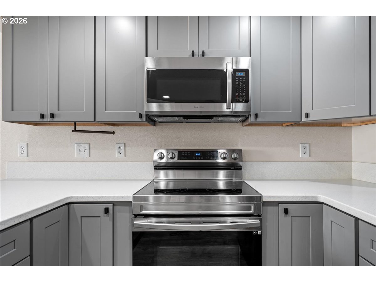 1167 Southwest 183rd Place Beaverton, OR 97003 - Photo 8 of 33
