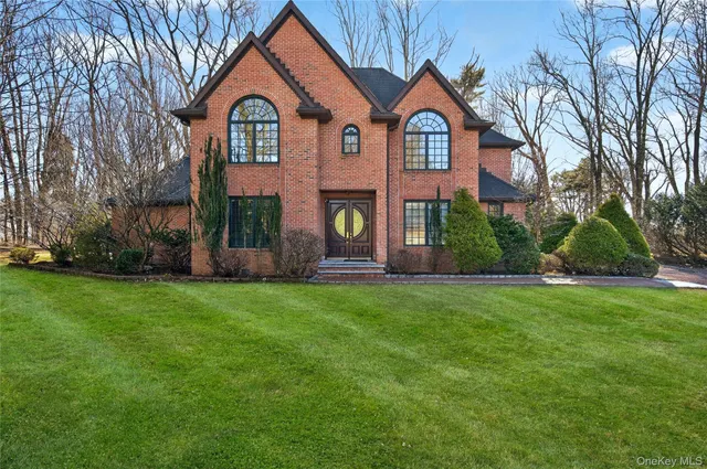 $2,588,000 | 3 Chestnut Court, Old Westbury, NY 11568