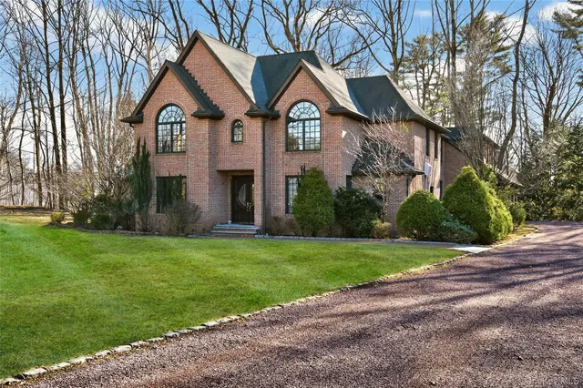 $2,588,000 | 3 Chestnut Court, Old Westbury, NY 11568