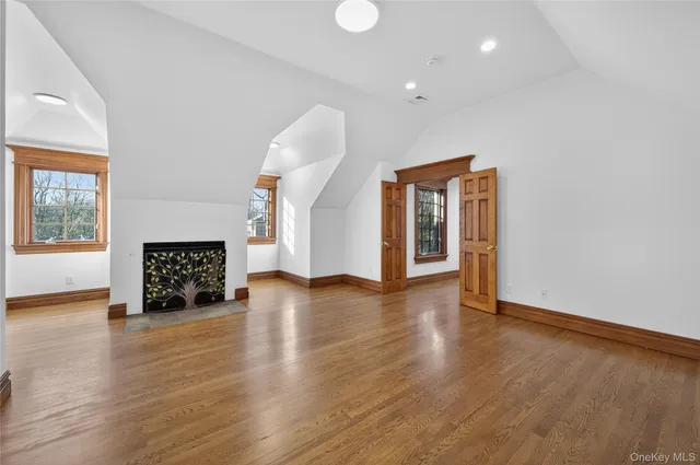 $2,588,000 | 3 Chestnut Court, Old Westbury, NY 11568