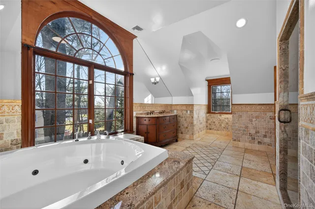 $2,588,000 | 3 Chestnut Court, Old Westbury, NY 11568