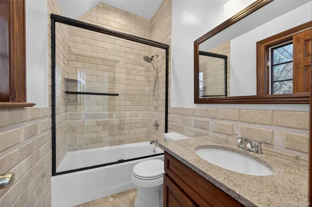 $2,588,000 | 3 Chestnut Court, Old Westbury, NY 11568