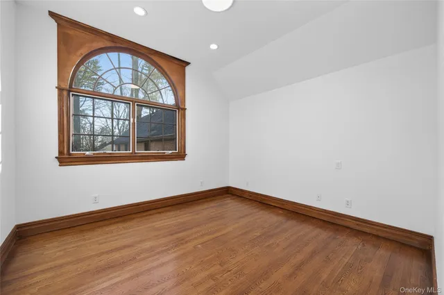 $2,588,000 | 3 Chestnut Court, Old Westbury, NY 11568