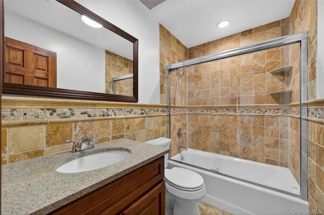 $2,588,000 | 3 Chestnut Court, Old Westbury, NY 11568