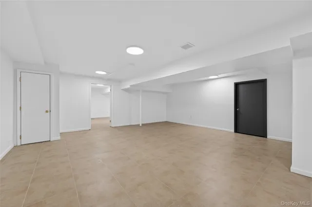 $2,588,000 | 3 Chestnut Court, Old Westbury, NY 11568