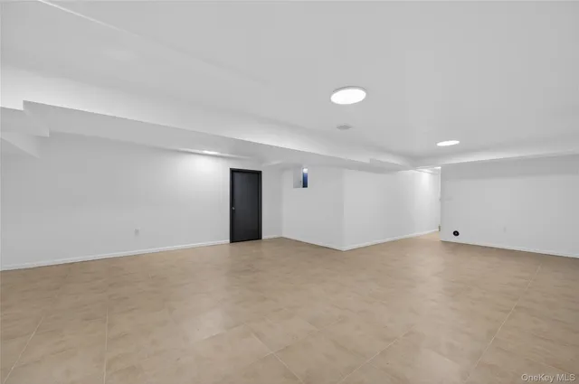 $2,588,000 | 3 Chestnut Court, Old Westbury, NY 11568