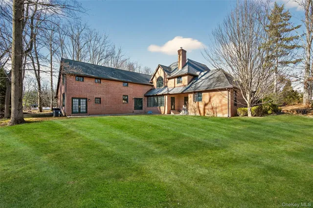 $2,588,000 | 3 Chestnut Court, Old Westbury, NY 11568