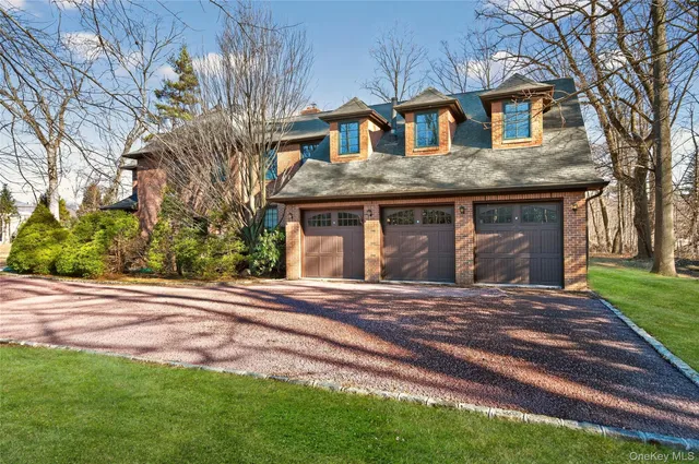 $2,588,000 | 3 Chestnut Court, Old Westbury, NY 11568