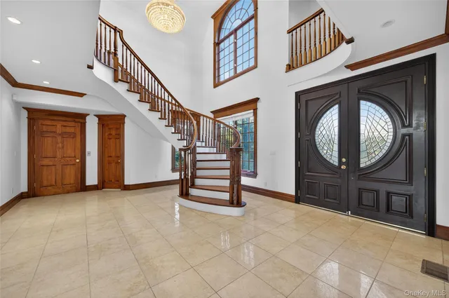 $2,588,000 | 3 Chestnut Court, Old Westbury, NY 11568