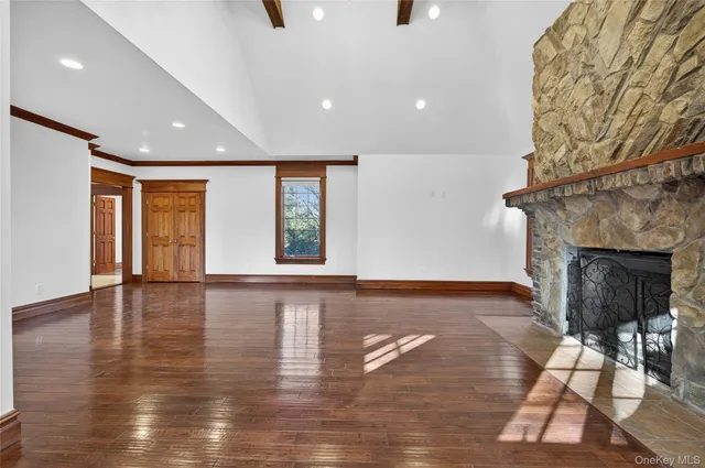 $2,588,000 | 3 Chestnut Court, Old Westbury, NY 11568